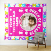 Tenture Retro Neon Reine des Coeurs Bannière Photo Anniver (En situation (horizontale))