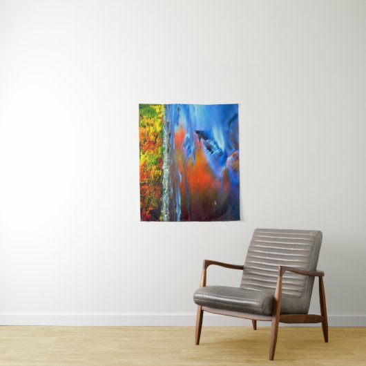 Tenture Rivière Swift reflétant les couleurs de l'automne (En situation)