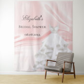 Tenture Robe de mariée rose blush blanc nom de la mariée (En situation)