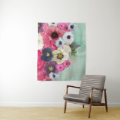 TENTURE ROSES BLANCHES ET ROSES , FLEURS D'ANÉMONE , BLEU  (En situation)