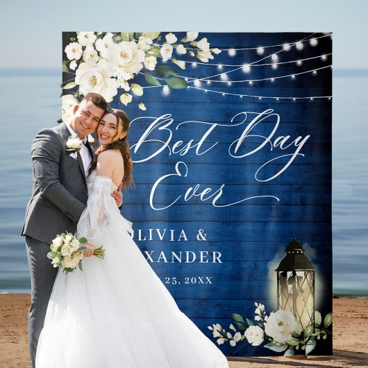 Tenture Roses blanches Royal Mariage en bois bleu arrière-