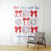 Tenture Rouge blanc et deux filles 2e fête d'anniversaire (En situation)