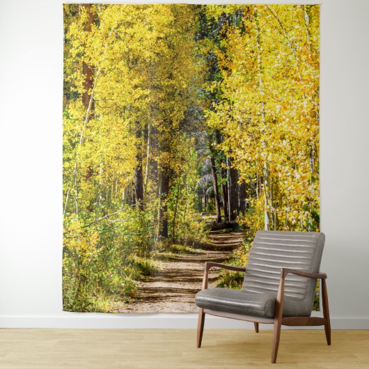 Tenture Route des arbres jaunes // Randonnée à l'automne (En situation)