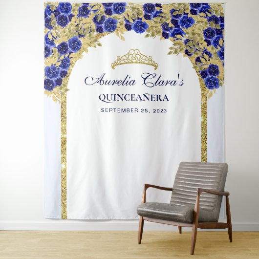 Tenture Royal Blue Floral Princess Gold Arch Quinceanera (En situation)