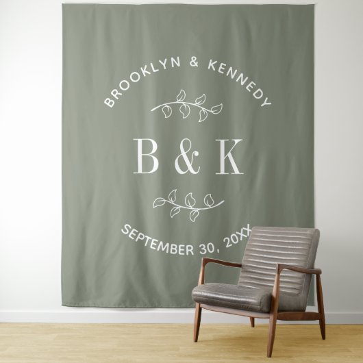 Tenture Sage Green Floral Botanogram Nom du couple (En situation)