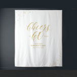 Tenture Salutations à 60 ans | Gold 60th Birthday Party<br><div class="desc">Cette tapisserie moderne est parfaite pour une fête d'anniversaire à thème or chic. Votre invité appréciera de prendre une photo avec ce décor sophistiqué de fête et de se souvenir de votre journée spéciale. Le design comprend une typographie dorée " Cheers to 60 years " et des graphismes étincelants. Vous...</div>