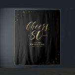 Tenture Salutations jusqu'à 80 ans | Gold & Black Birthday<br><div class="desc">Cette tapisserie moderne est parfaite pour une fête d'anniversaire chic aux couleurs noir et or. Votre invité appréciera de prendre une photo avec ce décor sophistiqué de fête et de se souvenir de votre journée spéciale. Le design comprend une typographie dorée " Cheers to 80 years " et des graphismes...</div>