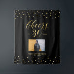 Tenture Santé | Gold & Black 30th Birthday Party Photo<br><div class="desc">Cette tapisserie moderne est parfaite pour une fête d'anniversaire à thème or & noir chic. Votre invité appréciera de prendre une photo avec ce décor sophistiqué de fête et de se souvenir de votre journée spéciale. Le design comprend une typographie dorée " Cheers to 30 years " et des graphismes...</div>