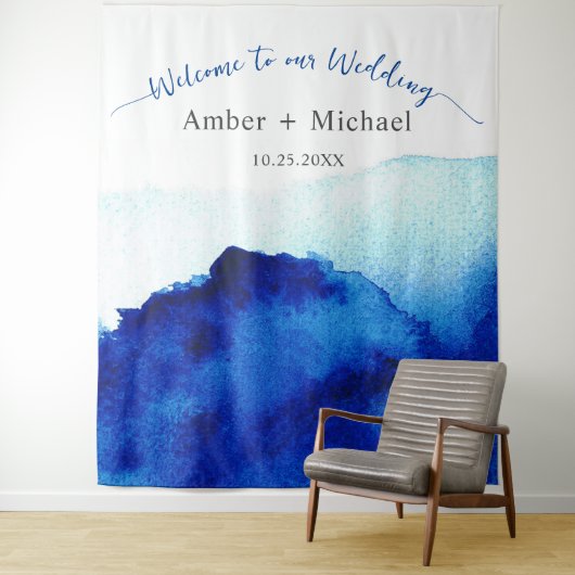 Tenture Script moderne Aquarelle Indigo Mariage bleu (En situation)