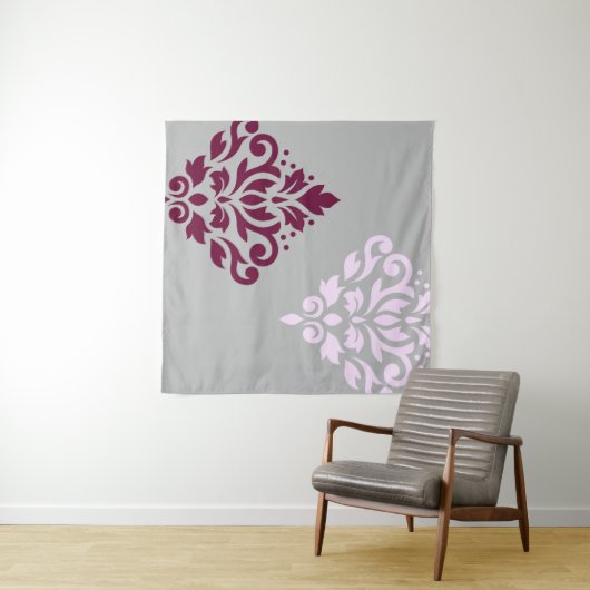Tenture Scroll Damask Art I Plum Pink Gray (En situation (horizontale))