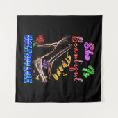 Tenture She Is Beautiful Strong Unstoppable (Devant (Horizontal))