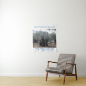 Tenture Shema Olive, mur suspendu (En situation)