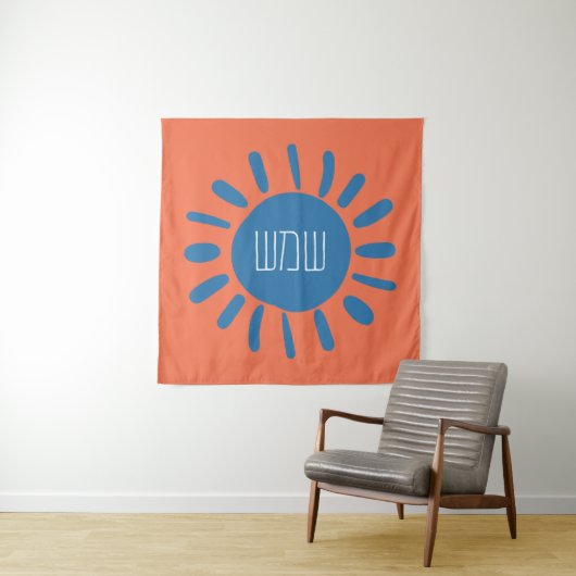 Tenture Shemesh - Soleil bleu sur Orange en hébreu  (En situation)