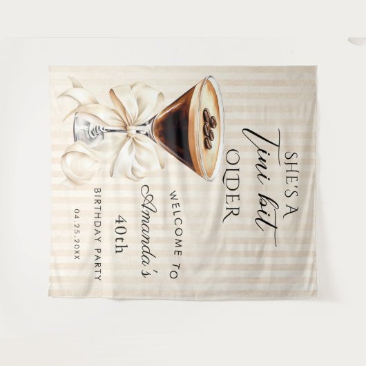 Tenture She's a Tini Bit Older Espresso Martini Backdrop (Devant (Horizontal))