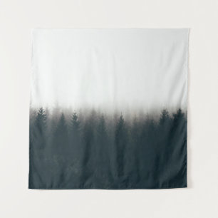 TENTURE SILHOUETTE D'ARBRES COUVERTS DE BROUILLES