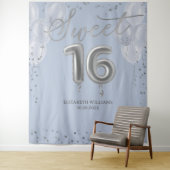 Tenture Silver Foil Sweet 16 Ballons Bleu fond (En situation)