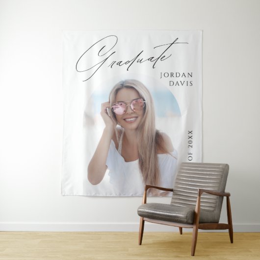 Tenture Simple Elegant Script Photo Graduation Party (En situation)