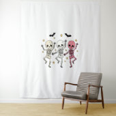 Tenture Skeletons de danse d'Halloween (En situation)