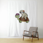 Tenture Sloth chevauchant une tortue T-Shirt classique (En situation)