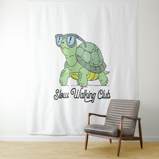 Tenture Slow Walking Club Cute Funny Turtle (En situation)