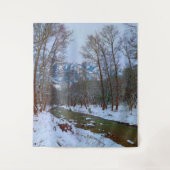 Tenture Snowy Creek Forest Mountain Winter Scène Contexte (Devant)