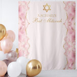Tenture Soirée personnalisée Bat mitzvah d'âge rose<br><div class="desc">Une agate rose et or chic orne le côté de cette élégante fête Bat mitzvah sur fond d'accueil. Le nom de votre fille est écrit dans une belle écriture formelle sous l'Étoile de David. Tapisserie parfaite pour une famille juive élégante célébrant une fille appelée à la Torah.</div>