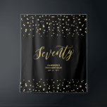 Tenture Soixante-dix Gold & Black 70th Birthday Party Cont<br><div class="desc">Cette tapisserie moderne est parfaite pour une soirée 70ème anniversaire chic en noir et or. Vos invités apprécieront de prendre une photo avec cette toile de fond sophistiquée de fête et de se souvenir de votre journée spéciale. Le design comprend une typographie dorée " Soixante-dix " et un arrière -...</div>