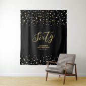 Tenture Soixante | Gold & Black 60th Birthday Party Backdr (En situation)