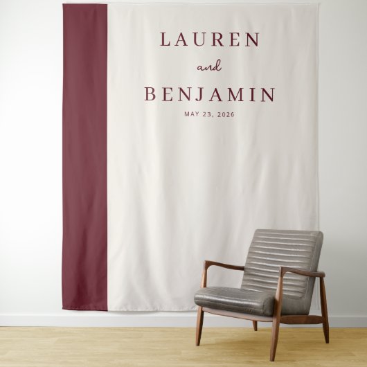 Tenture Sophisticated Maroon Minimalist Typographic (En situation)