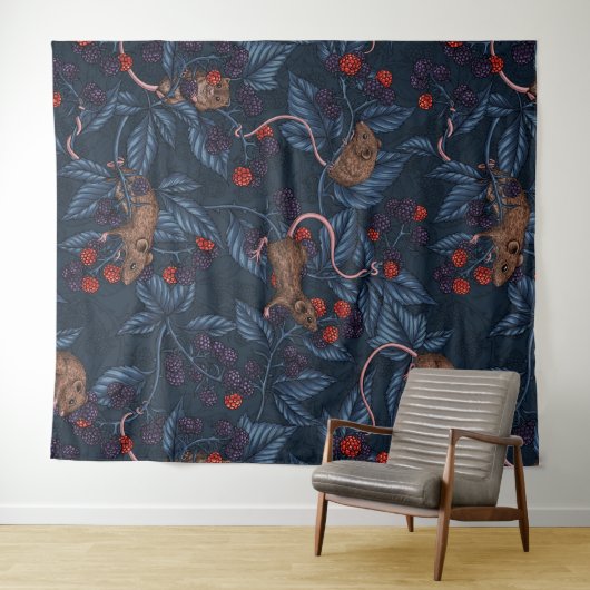 Tenture Souris et mûres sur la marine (En situation (horizontale))