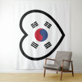 Tenture South Korea Flag Heart (En situation)