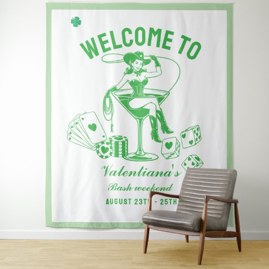 Tenture St patrick Lucky Martini Bachelorette welcome sign (En situation)