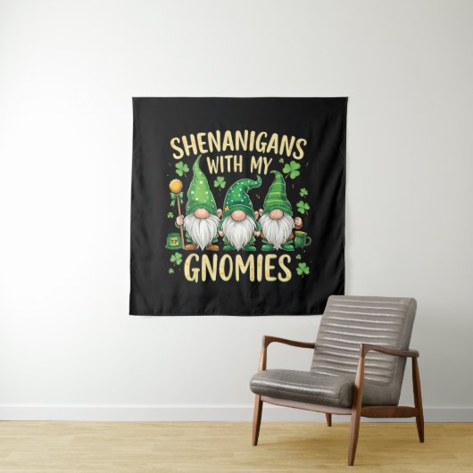 Tenture St Patrick’s Day Lucky Shamrock Gnome (En situation)