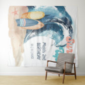 Tenture Surf's Up | Anniversaire de surf sur une plage tro (En situation (horizontale))