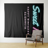 Tenture Sweet 16 Neon Lights Black Anniversaire Tapestry (En situation (horizontale))