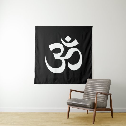 Tenture Symbole bouddhiste hindou Yoga noir blanc Om (En situation)