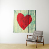 Tenture Symbole d'amour sur mur en bois (En situation)