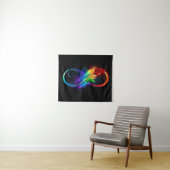 Tenture Symbole d'infini avec plume arc-en-ciel (En situation (horizontale))