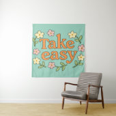 Tenture "Take Easy": Positive Retro Floral Illustration (En situation)