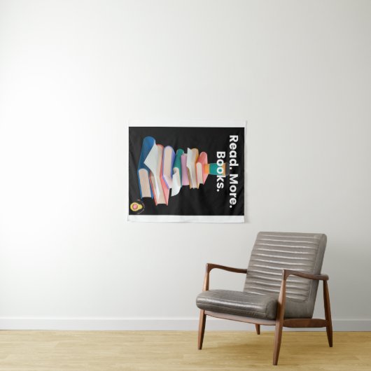 Tenture Tapestry of "Read. More. Books." (En situation (horizontale))