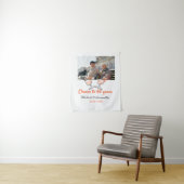 Tenture Tostes orange pour les 60 ans de mariage (En situation)