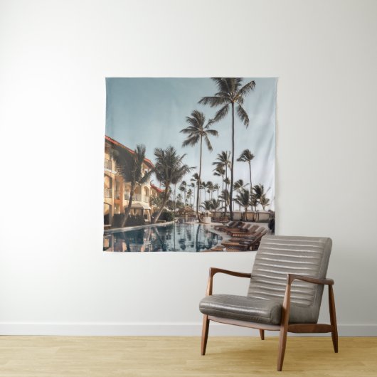 Tenture Transats Brown en bois près de la piscine entourés (En situation)
