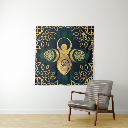 Tenture Triple déesse avec triskele - or et vert (En situation)