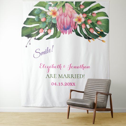 Tenture Tropical Pink Protea Mariage Photo Booth Backdrop (En situation)