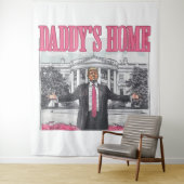 Tenture Trump 2024 Election Daddy's Home Pink (En situation)