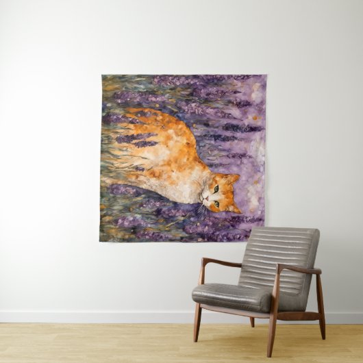 Tenture Un joli chat gingembre dans un champ de lavande (En situation (horizontale))