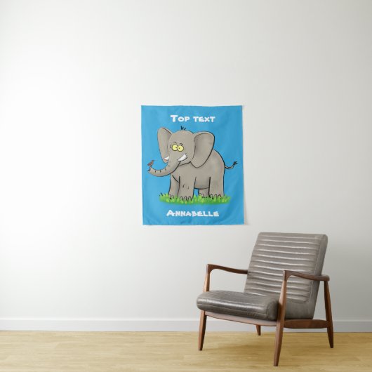 Tenture Un joli éléphant drôle avec un oiseau sur le tronc (En situation)