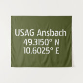 Tenture USAG Ansbach Latitude Longitude (Devant (Horizontal))