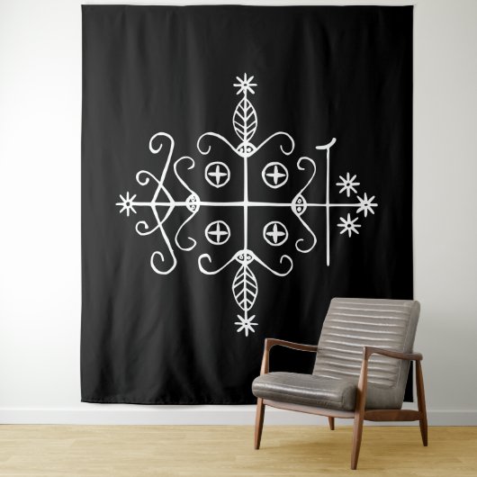 Tenture Veve blanc de Papa Legba sur noir (En situation)