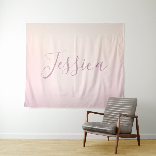 Tenture Votre nom | Elegant Script Soft Ombre (En situation (horizontale))